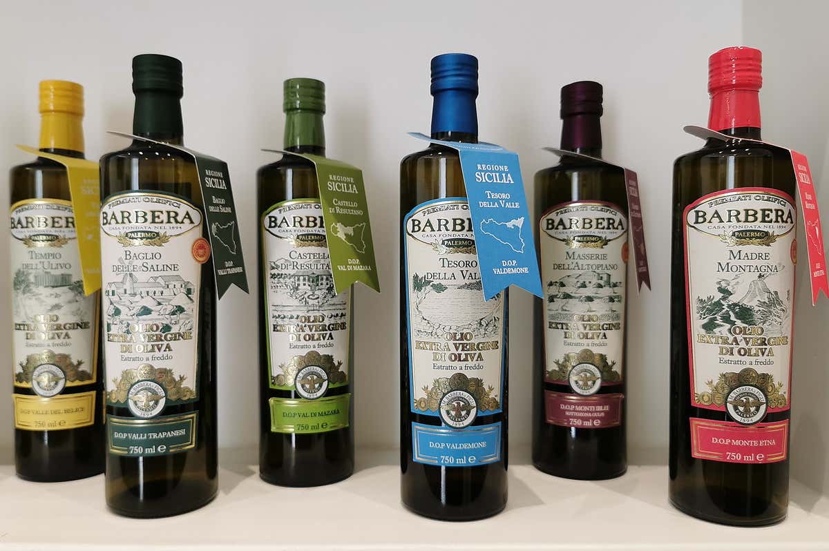 Premiati Oleifici Barbera, le sei bottiglie di olio evo Dop Oleifici Barbera: &ldquo;Italia senza futuro se non ammoderna gli uliveti&rdquo;